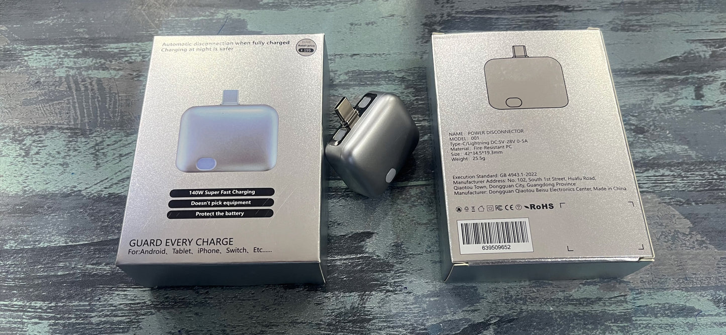 Smart Power Disconnector 140W Auto-Cut USB-C Fast Charging Adapter with indicator light, protecting a smartphone battery